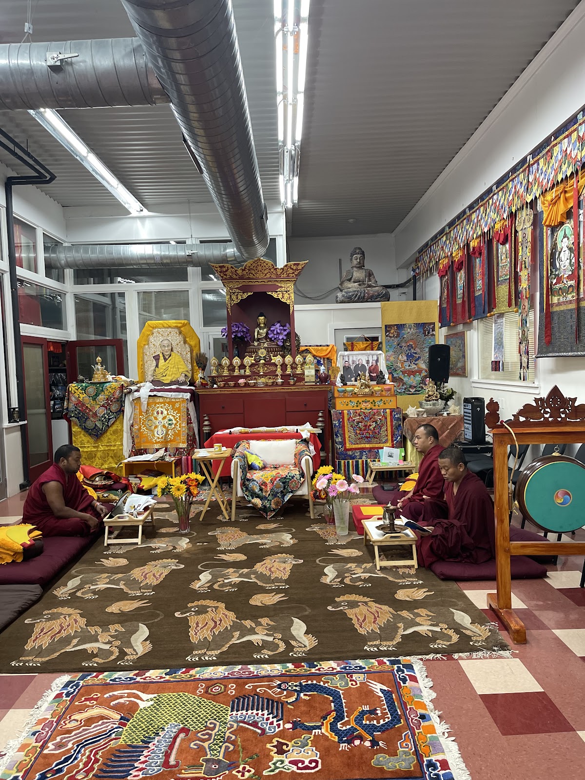 Tashi Kyil Tibetan Buddhist Institute - Tibetan Center. ༄༅། བྱང་ཨ་རིའི་བླ་བྲང་བཀྲིས་འཁྱིལ་ཆོས་ཚོགས།