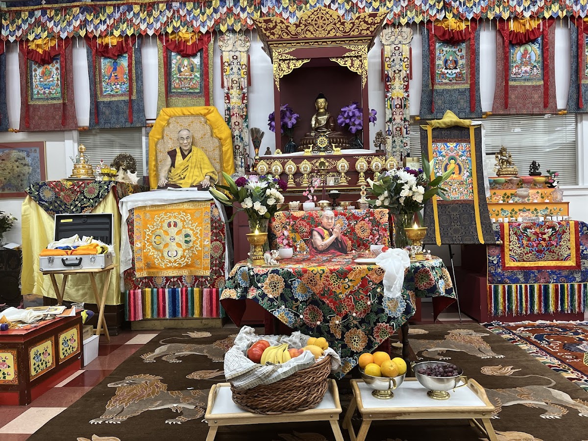 Tashi Kyil Tibetan Buddhist Institute - Tibetan Center. ༄༅། བྱང་ཨ་རིའི་བླ་བྲང་བཀྲིས་འཁྱིལ་ཆོས་ཚོགས། — 4