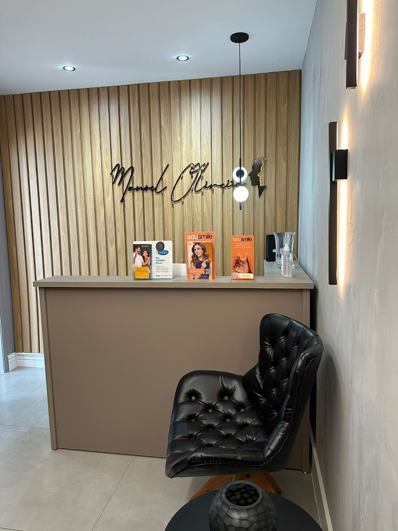 Dra Manuela Oliveira - Dentista - Ortodontista - Alinhador invisível - Invisalign - SouSmile - Implante dentário - Recreio - foto 5