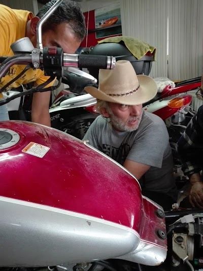 Necdet Usta Deniz Motoru, Motosiklet Tamir Atölyesi - Oto Servisi