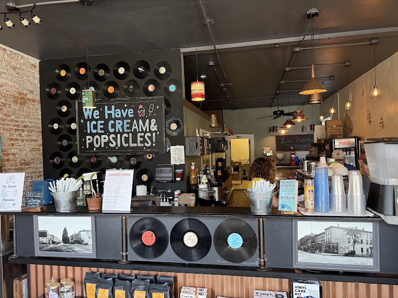 Analog Coffee & Records photo 3
