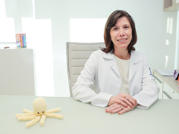 Dra Thaís França Bustamante - Consultório Pediatria / Neonatologia