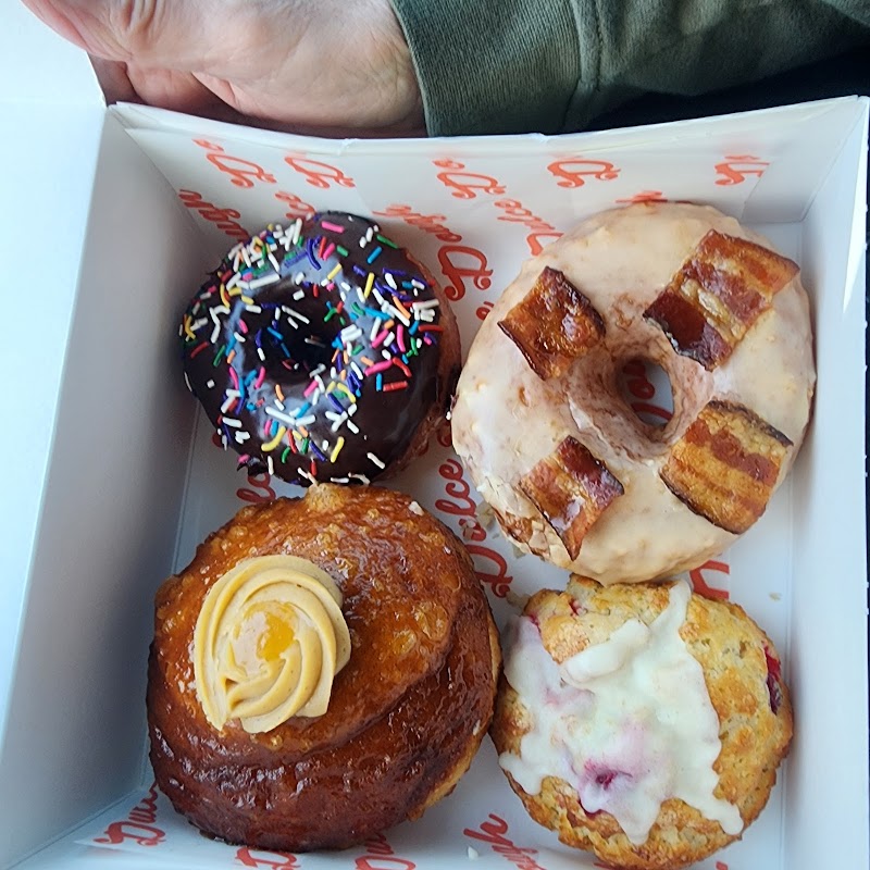 Dulce Dough Donuts & Bakery photo 4