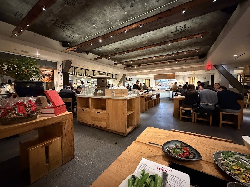 Multi-course Chinese fare with open kitchens