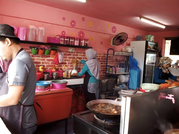 Medan Selera Mempaga - Photo 1