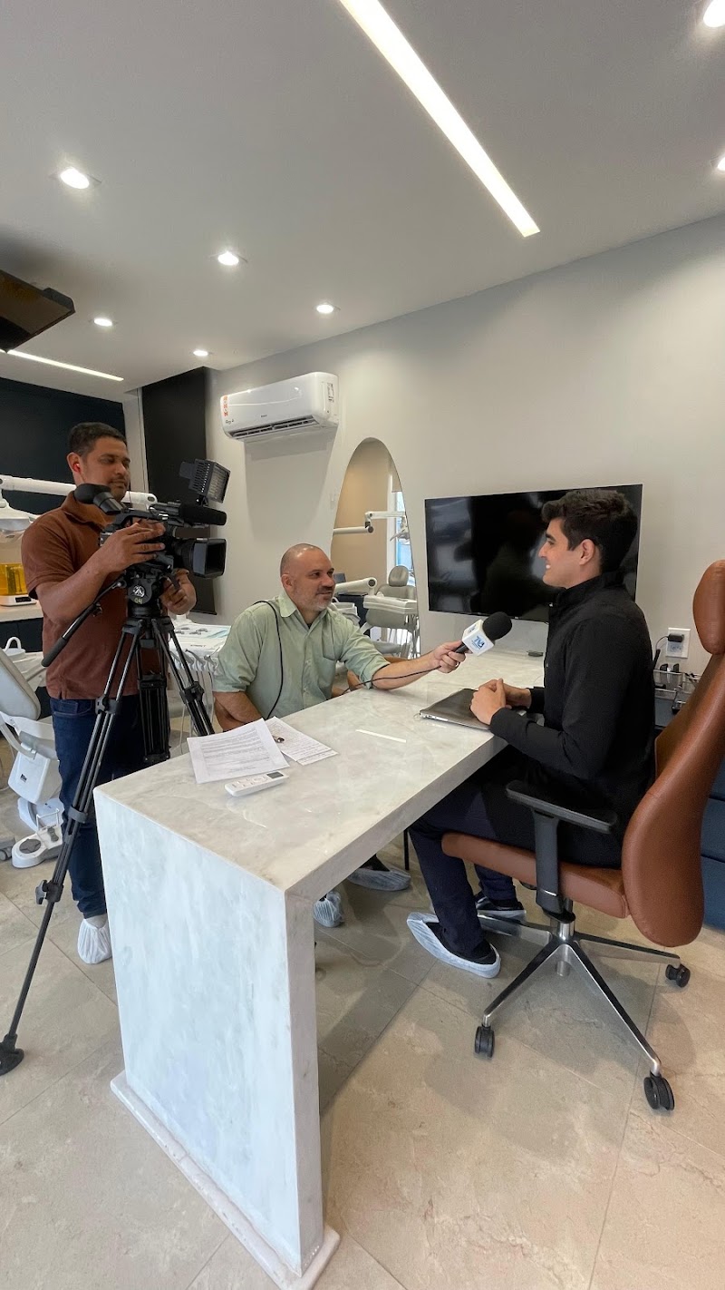 Implente Odontologia - Dr Lucas Leonardo e Dra Anna Luisa Barros - foto 3