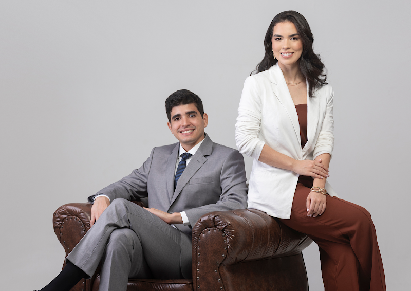 Implente Odontologia - Dr Lucas Leonardo e Dra Anna Luisa Barros - foto 1