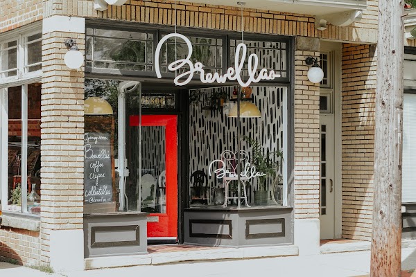 Brewella’s Coffee, Crêpes & Collectibles