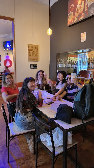 UK Bar - Cervezas Artesanales, Coctelería, Chorrillanas, Pizzería y Burger en Valparaíso fotoğraf 1