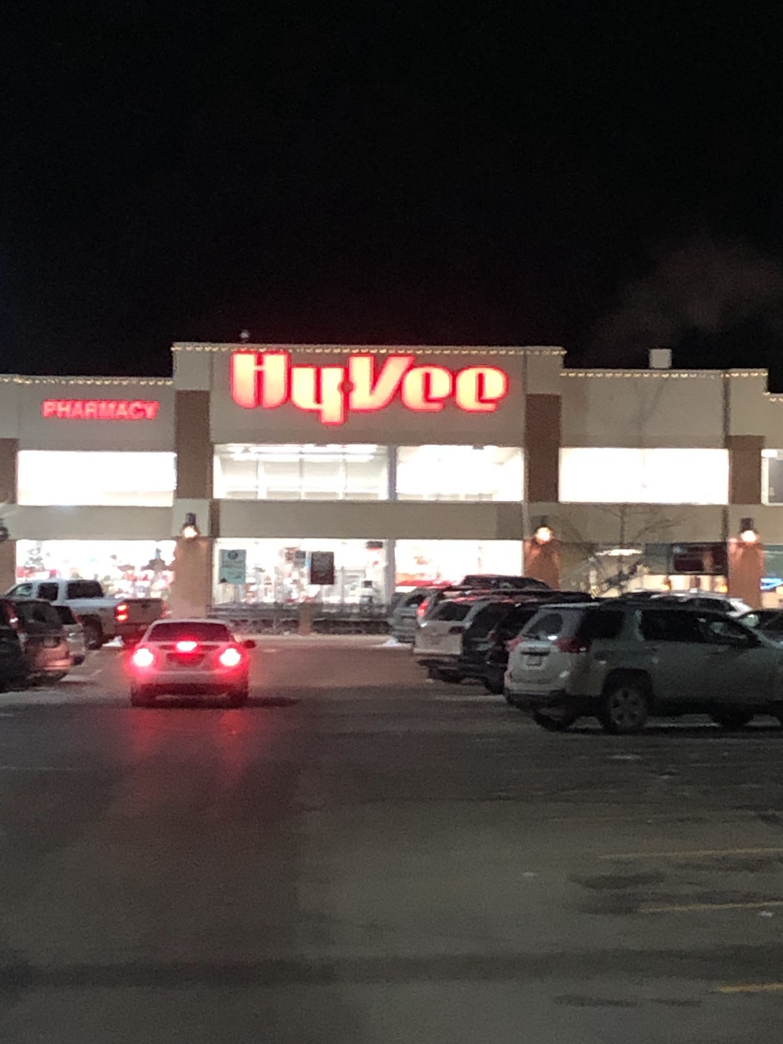 Hy-Vee Grocery Store