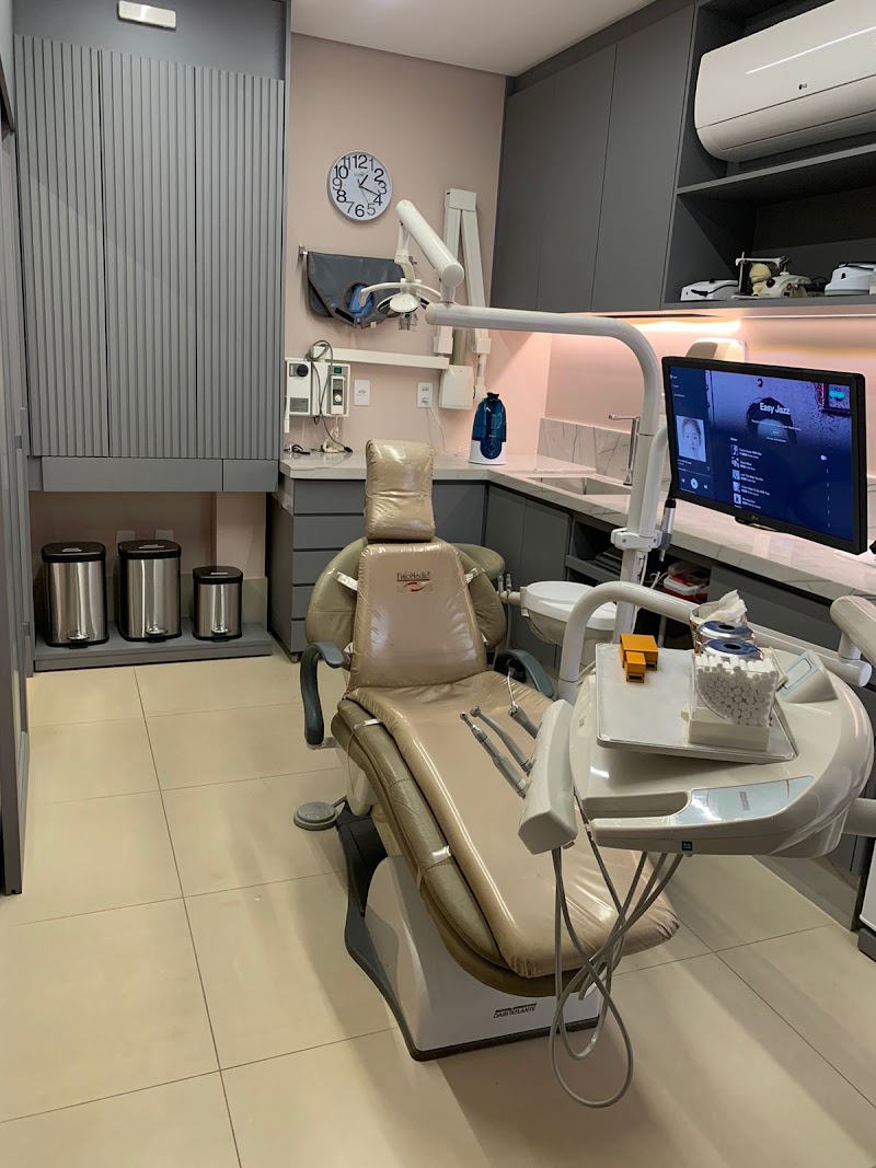 Dra. Katia Boaventura Dentista em Cuiabá | Facetas em resina | Reabilitação Oral | Estética Dental | Implantes - foto 2