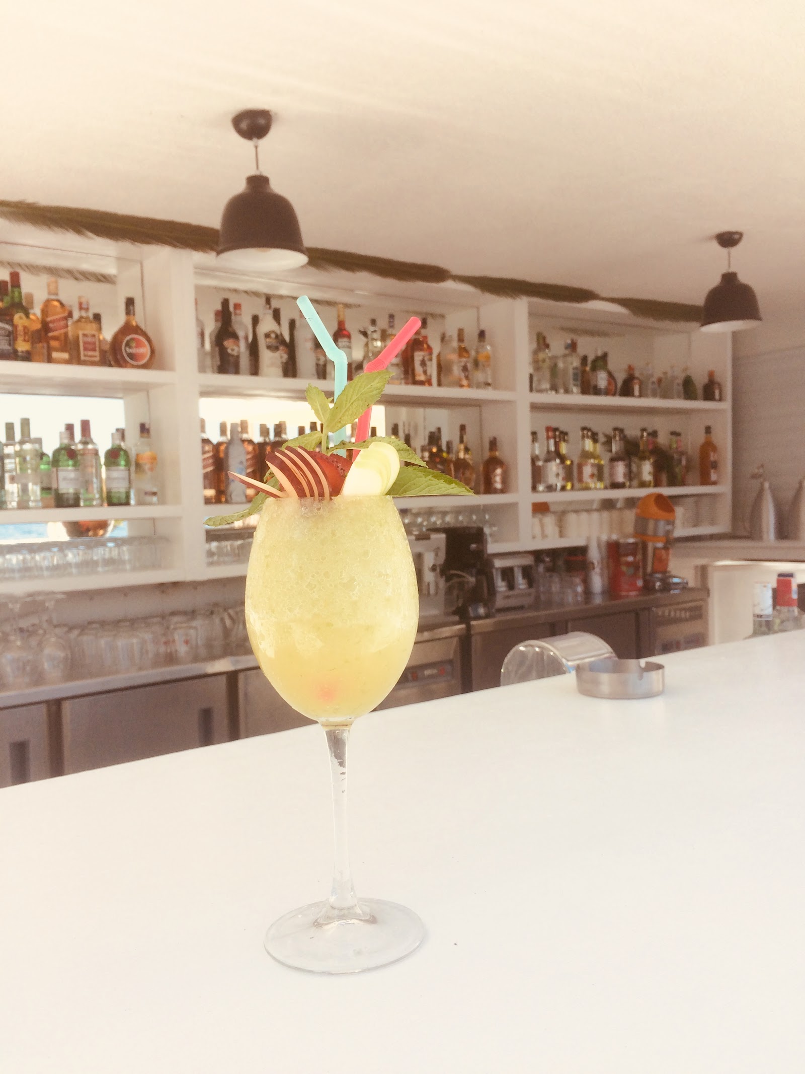 Reana Beach Bar mekanı