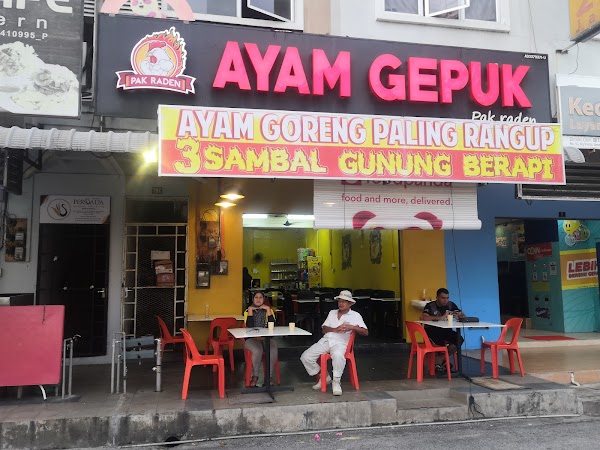 Ayam Gepuk Pak Raden Jitra - Photo 1