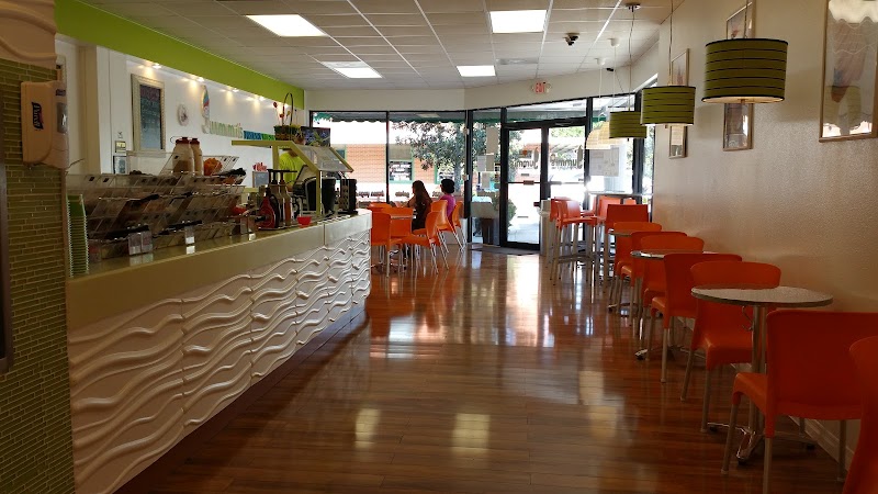 Yummis Frozen Yogurt and Cafe photo 1