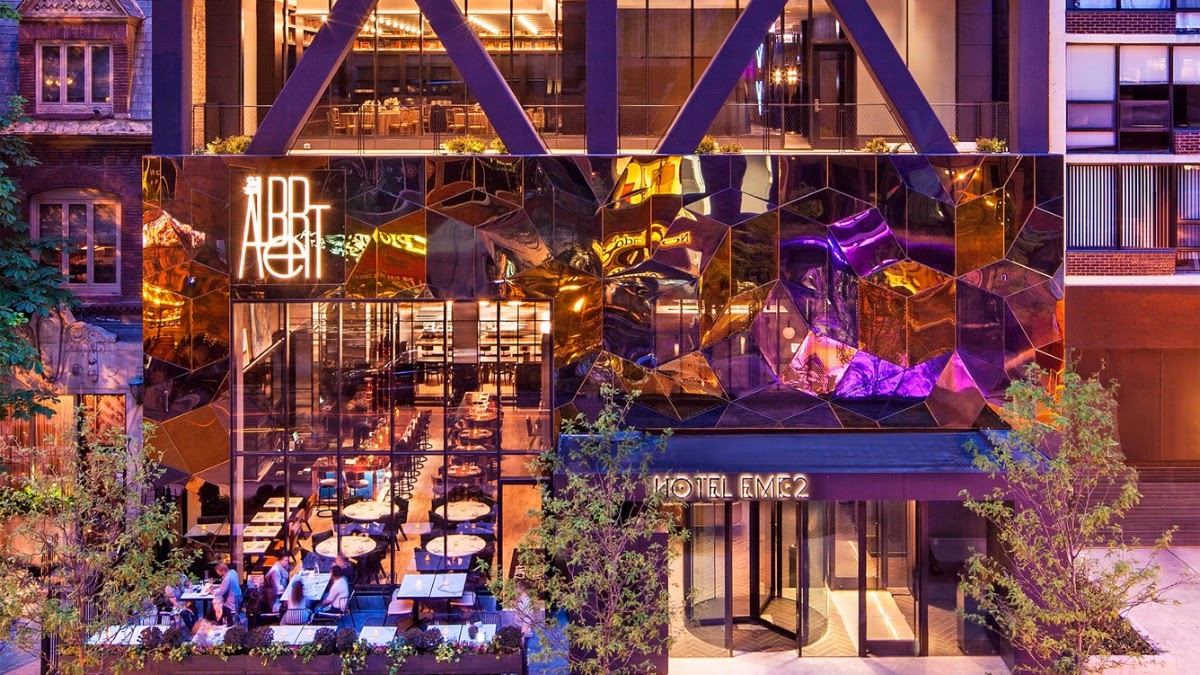 Hotel EMC2, dog-friendly hotel in Chicago