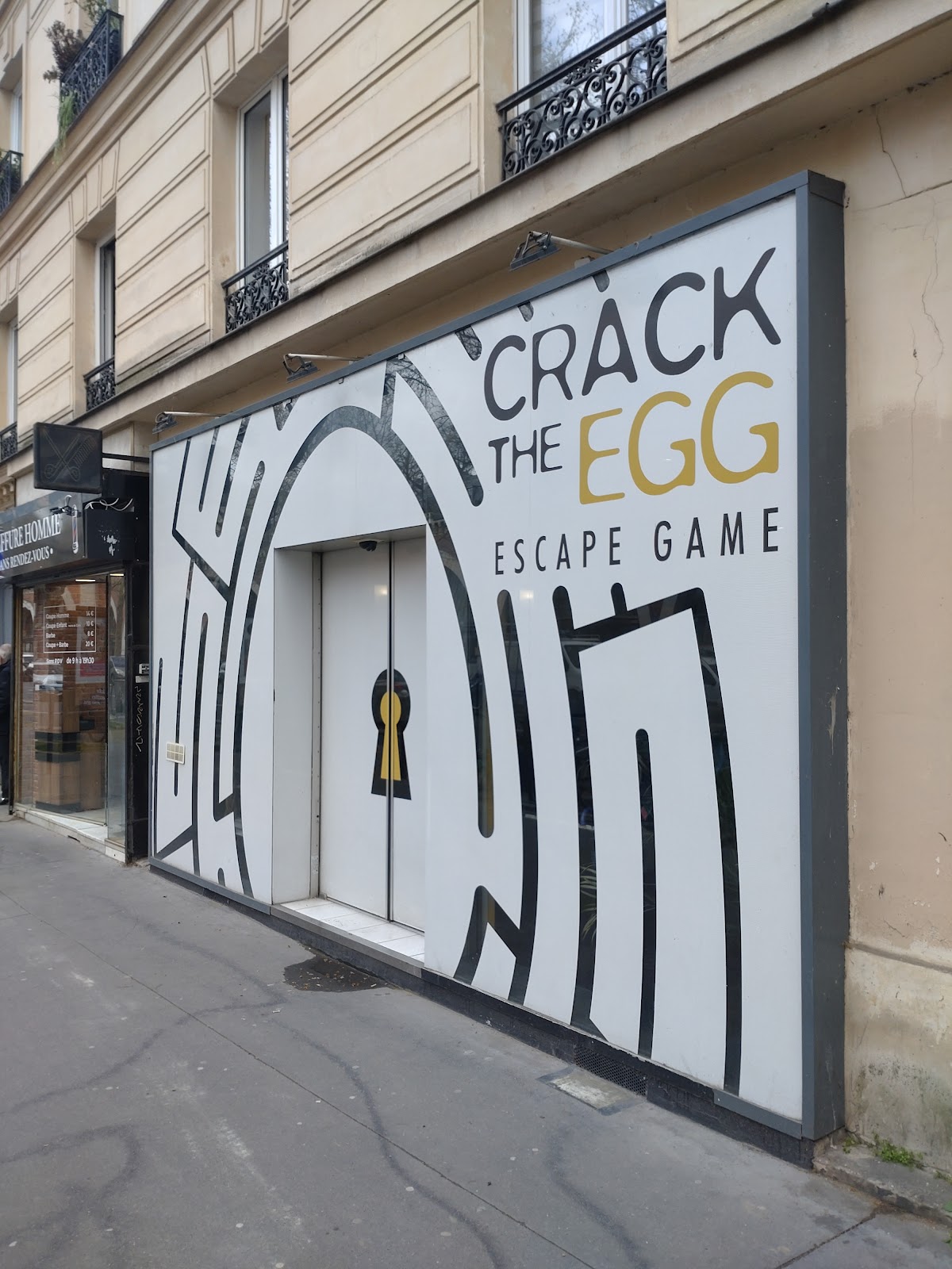 Crack The Egg, vue extérieure