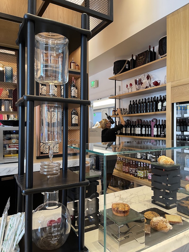 Le Petit Cafe + Boutique photo 4