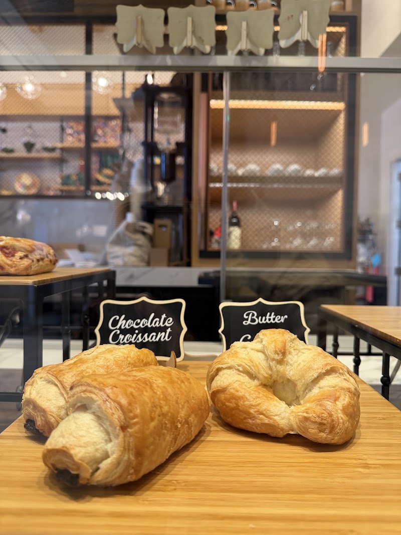 Le Petit Cafe + Boutique photo 2