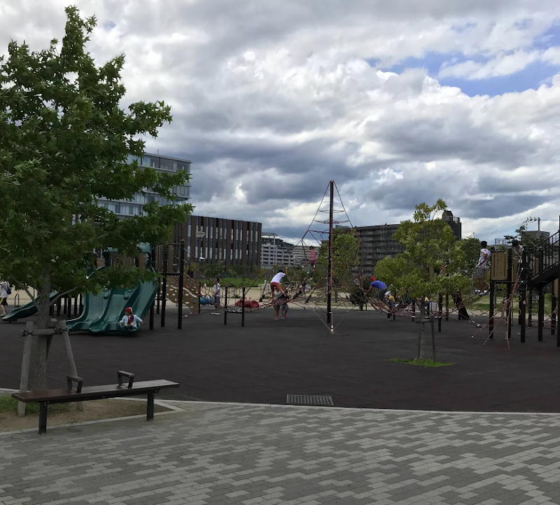 岩倉具視幽棲旧宅前公園（岩倉公園）