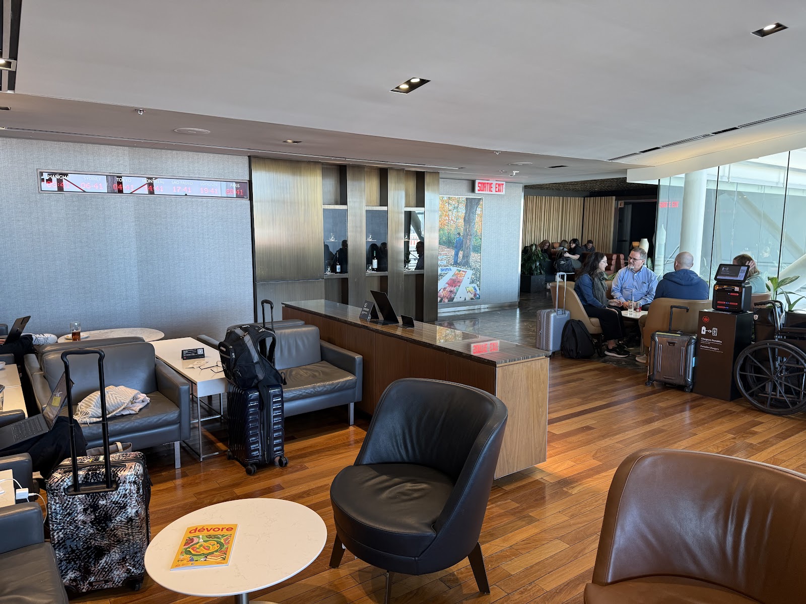 Air Canada Maple Leaf Lounge (International) — photo 3 (via Google)