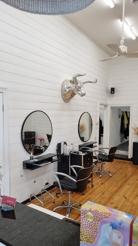 Zu Hairdressing photo 1