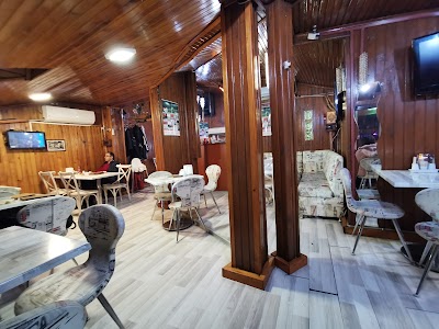 Usta Kardeşler Lezzet Dürümcüsü - Restoran