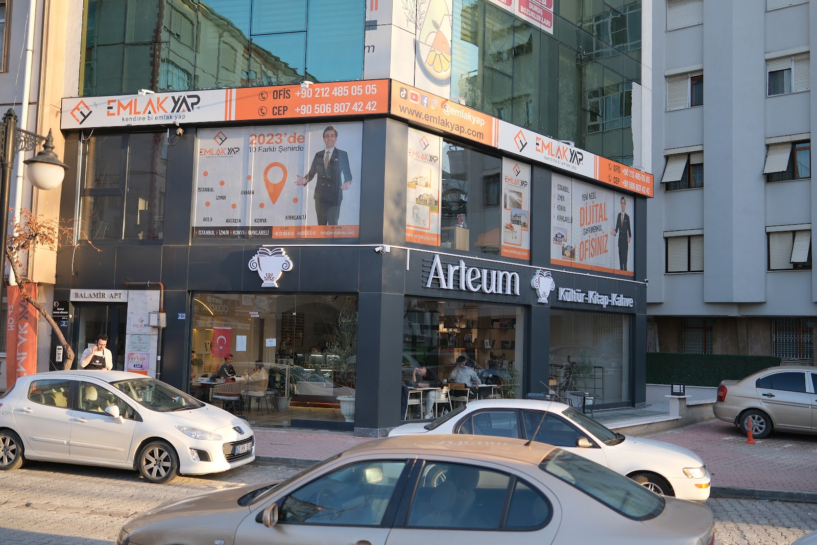 Arteum Kültür Kitap Kahve mekanı