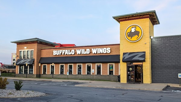 BUFFALO WILD WINGS #18 exterior