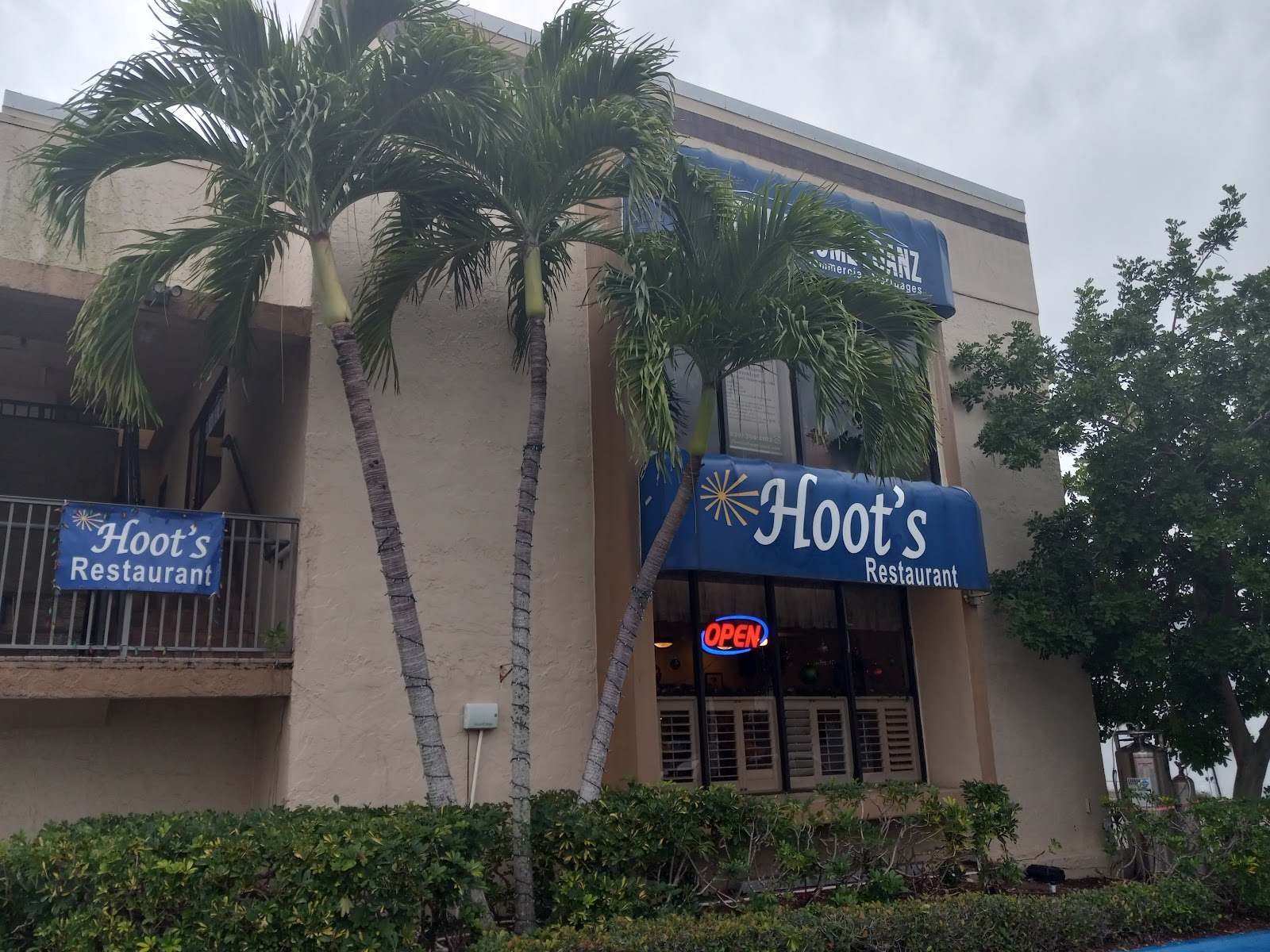 Hoot's Breakfast & Lunch