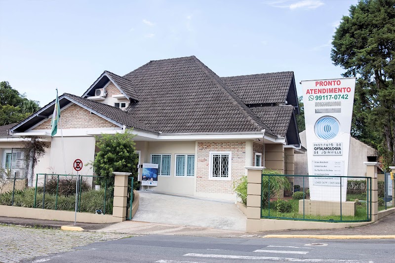 Foto de Dra. Fabíola Coelho Ramos – Oftalmologista Especialista no Controle da Miopia em Crianças e Adolescentes | Joinville