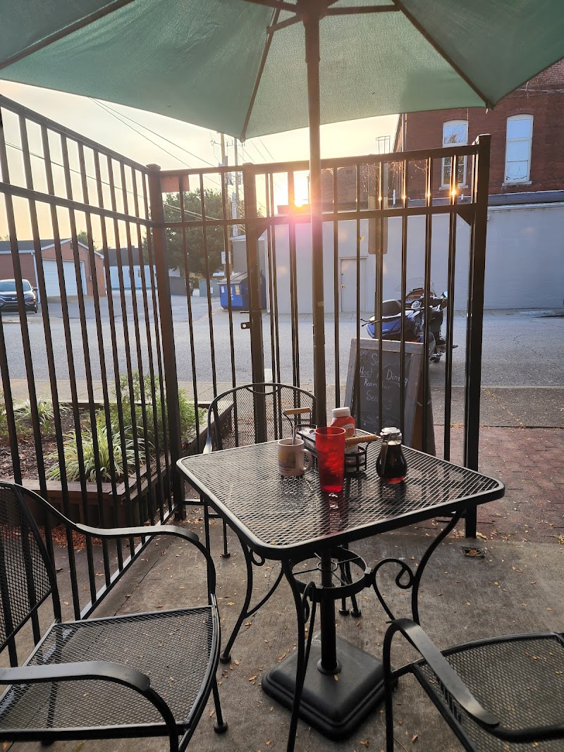 Kite & Key Cafe on Franklin photo 1