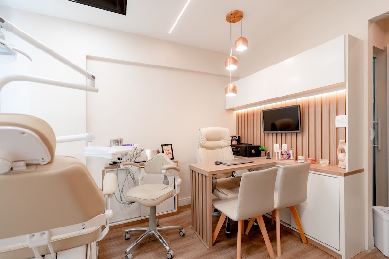 Dra Maria Fernanda Menezes ( Clínica Haz Odontologia & Estética Facial ) - foto 3