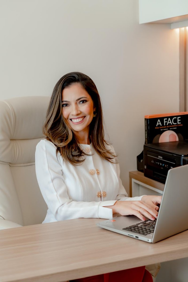 Dra Maria Fernanda Menezes ( Clínica Haz Odontologia & Estética Facial )