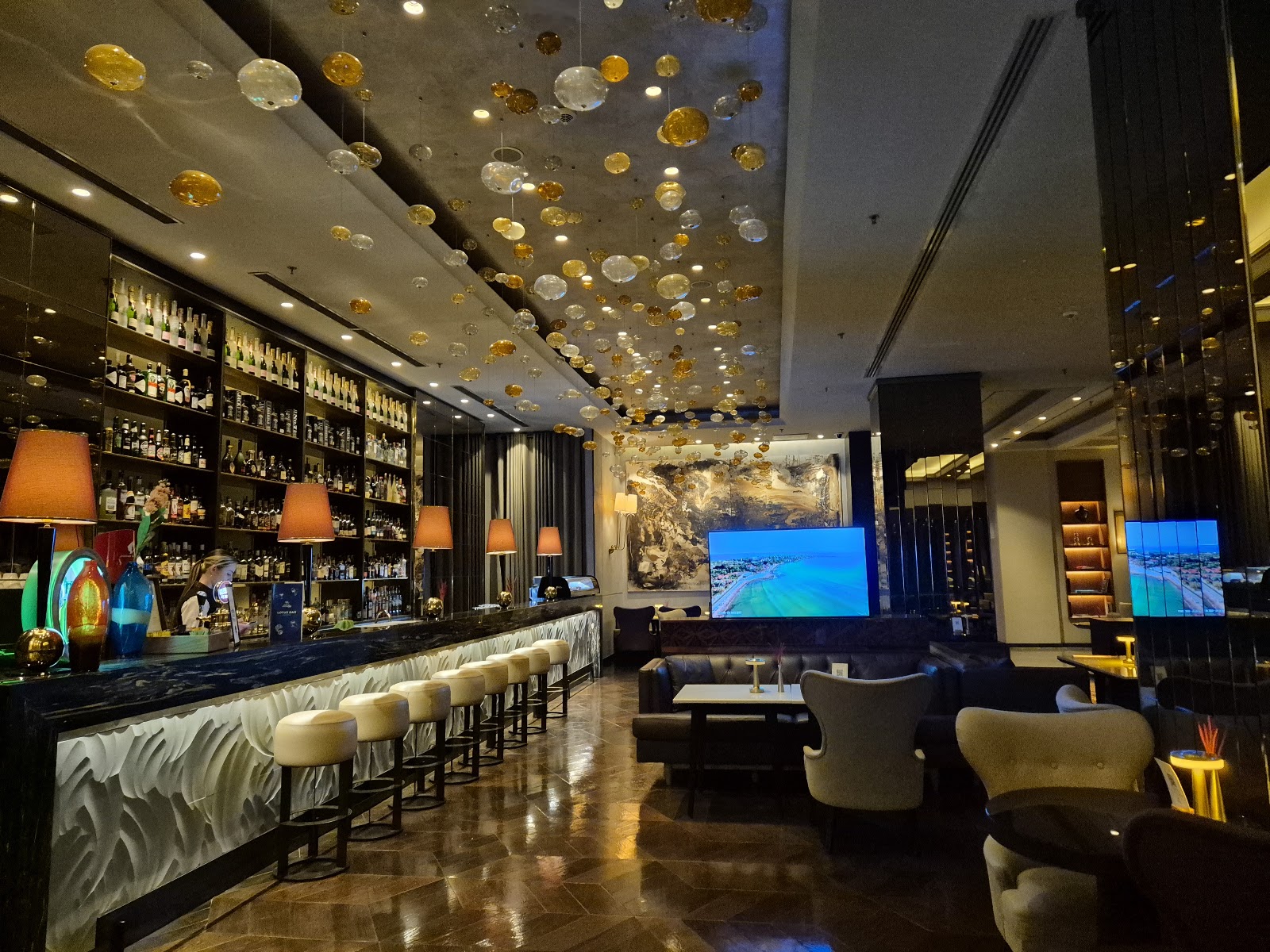 Lotus Bar mekanı