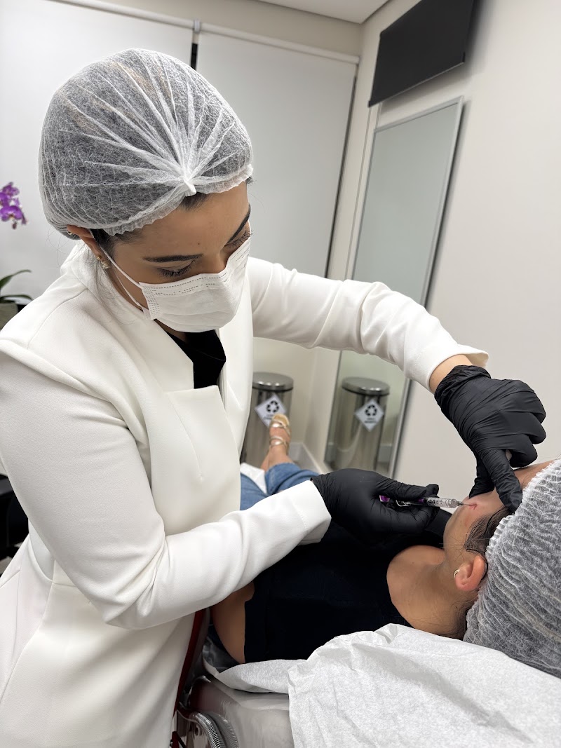 Foto de Dra Ana Caroline Oliveira - dermatologista