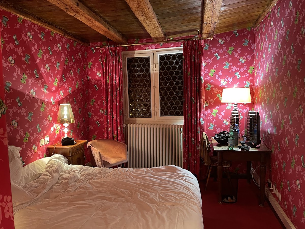 Hostellerie des Deux Clefs, dog-friendly hotel