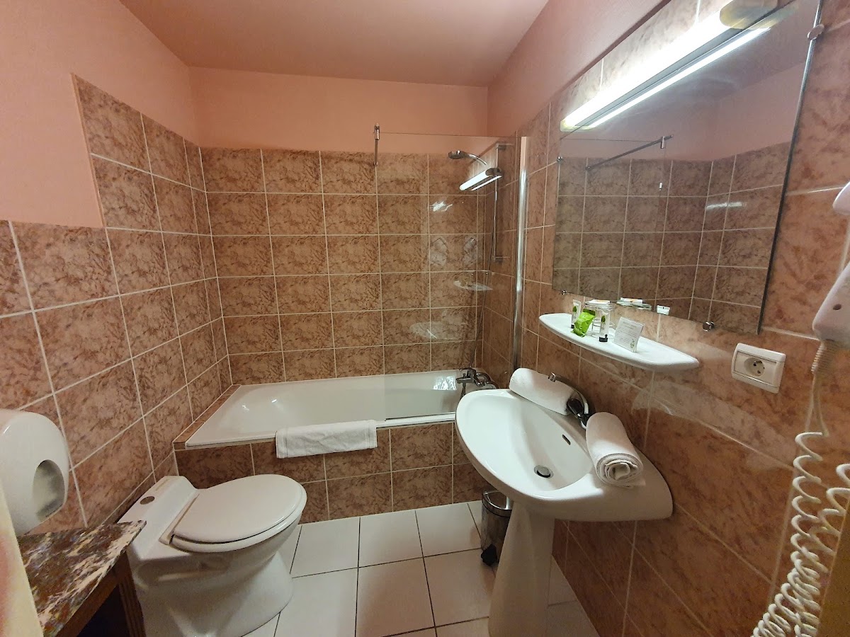 Hostellerie des Deux Clefs, dog-friendly hotel, photo 2