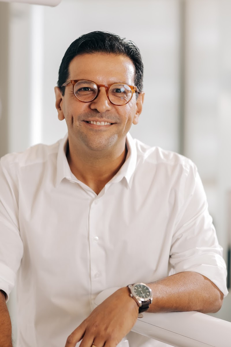 Dr. Flávio Venícius - Ortodontista | Dentista | Aparelho Invisível | SouSmile | Invisalign Recife