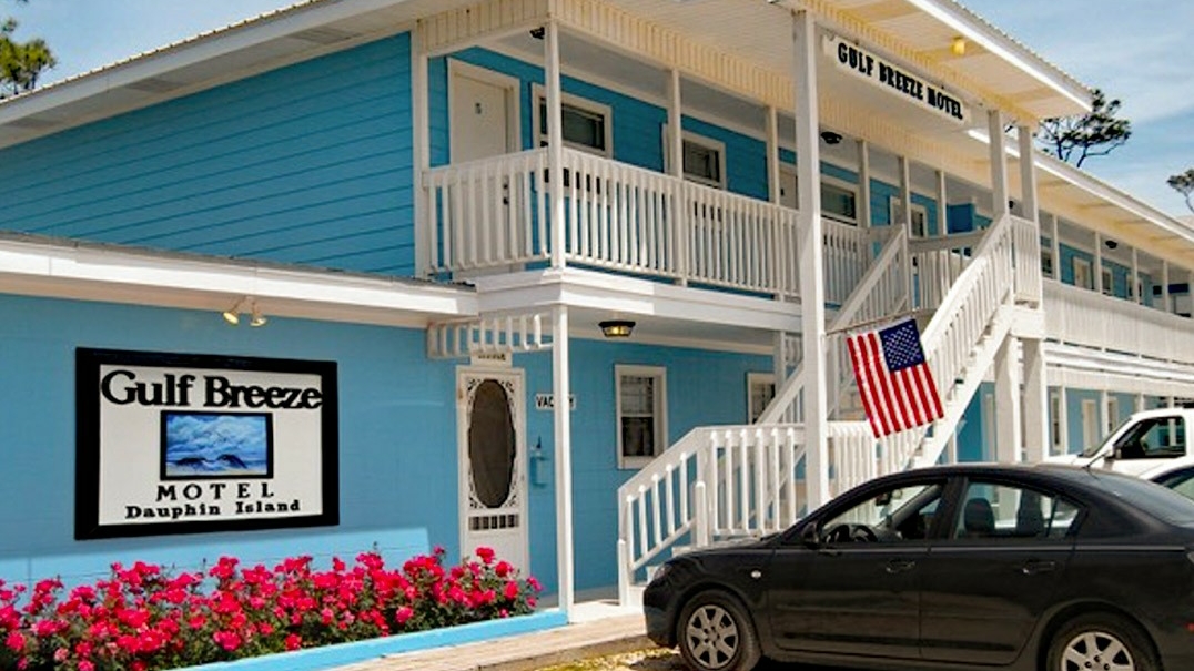 Gulf Breeze Motel main exterior