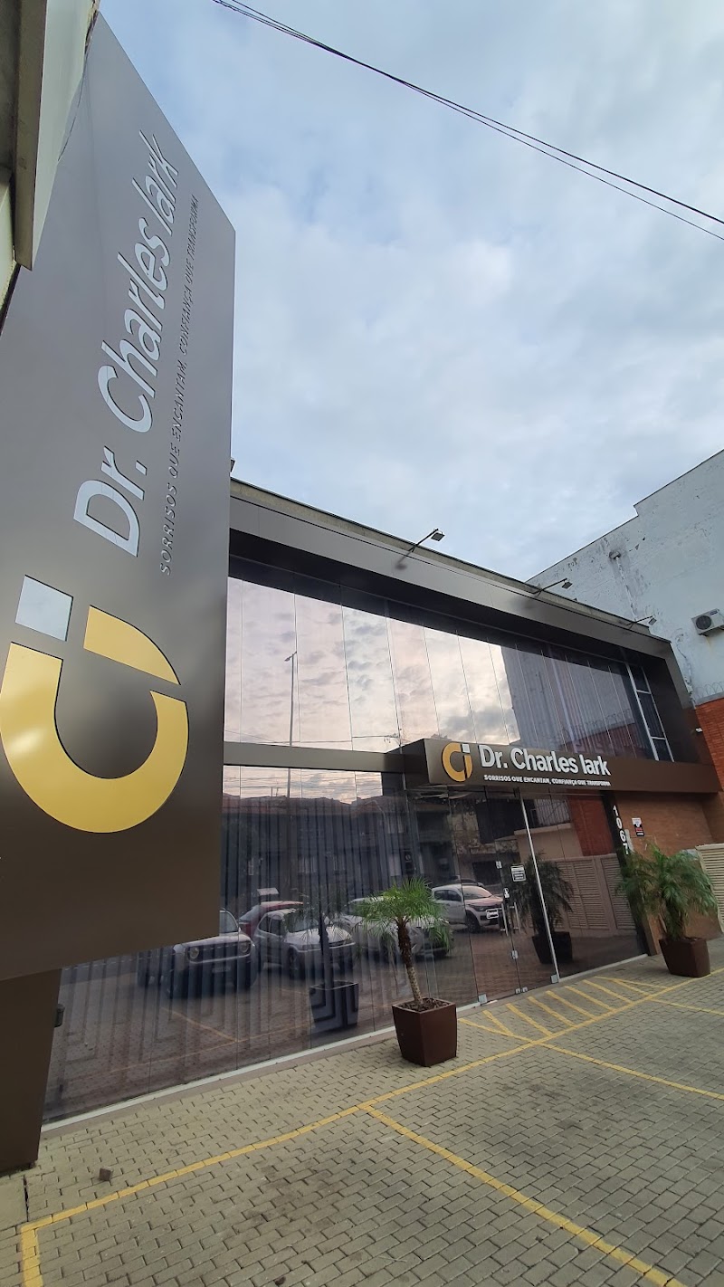 Implantes Dentários Porto Alegre - Clínica Dr. Charles Iark