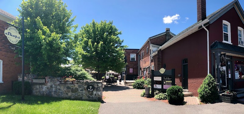 Davidson Courtyard Shops photo 4