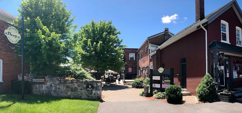Davidson Courtyard Shops photo 4