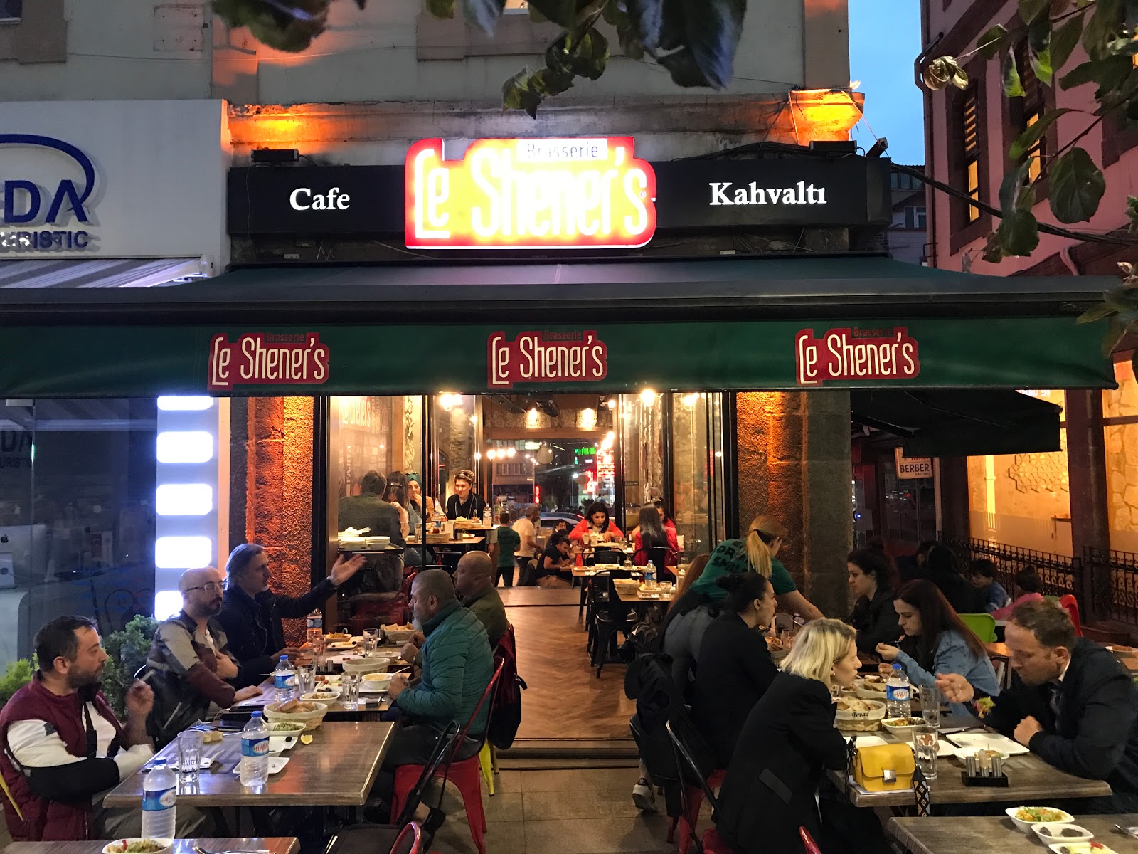 Le Shener’s Restaurant & Gastro Bar (5* Turistik Tesis) mekanı