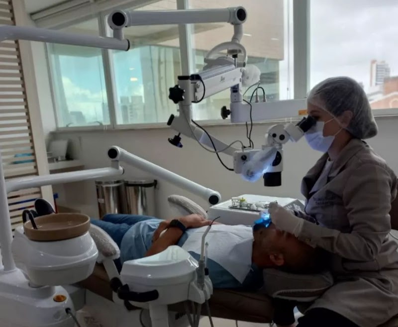 Dra. Camila Ataide - Endodontista