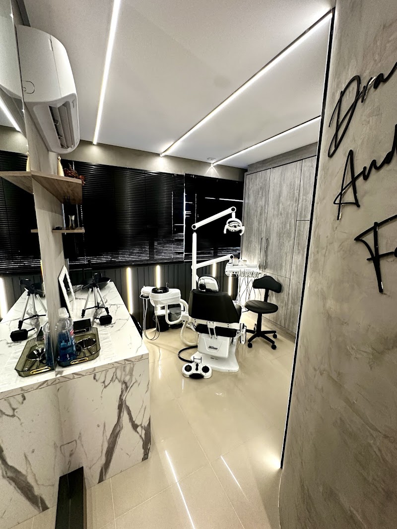 Dentista Dra Andréa Ferrari