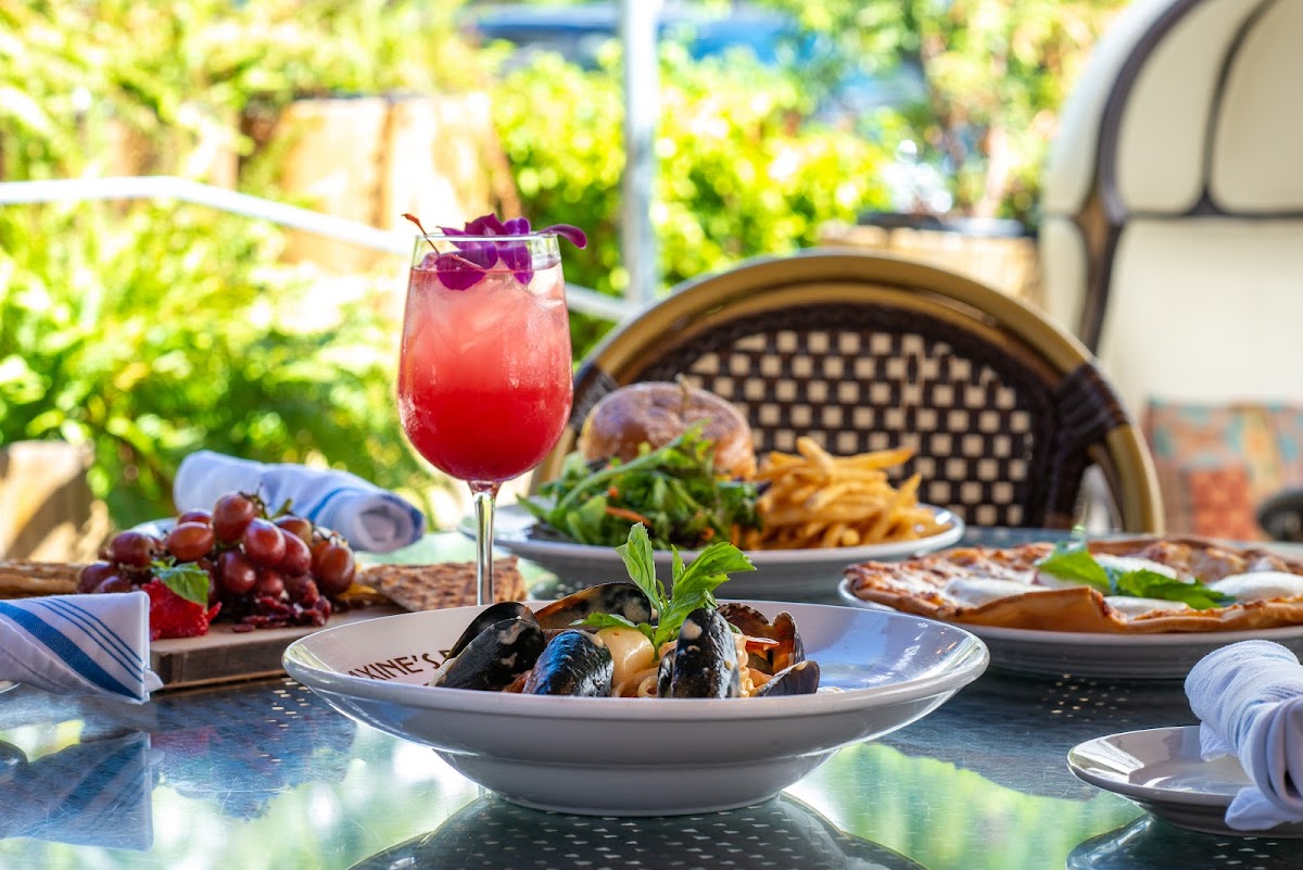 Maxine's Bistro and Bar - American Restaurant in Miami Beach: Google Places image 3