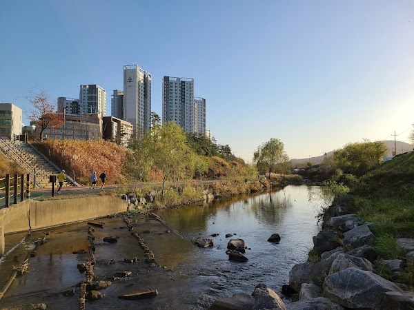 Yangjaecheon-gil (Yangjae Stream Trail)