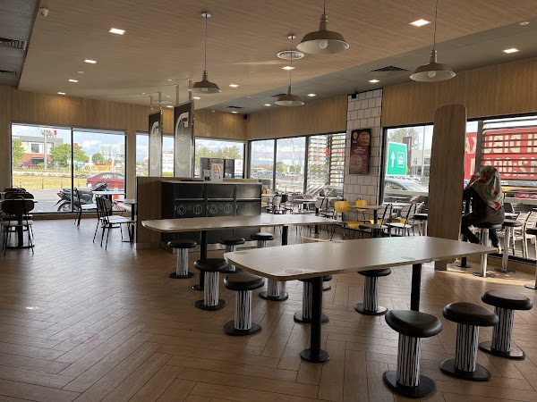 McDonald’s R&R Juru DT (SB) - Photo 1