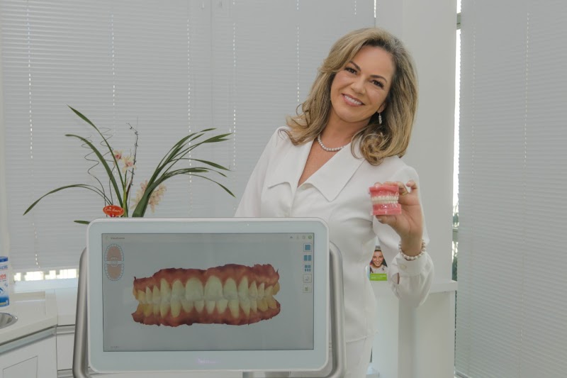 Dra Cristhiane Danielli Ortodontista