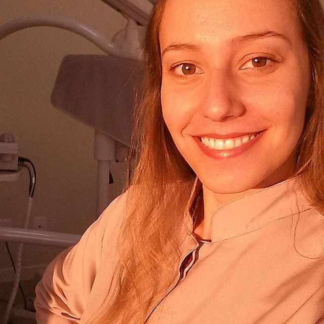 Cirurgiã-Dentista Dra. Heloisa Muzzolon - CLÍNICA VITAZ ODONTOLOGIA E BEM-ESTAR - foto 2